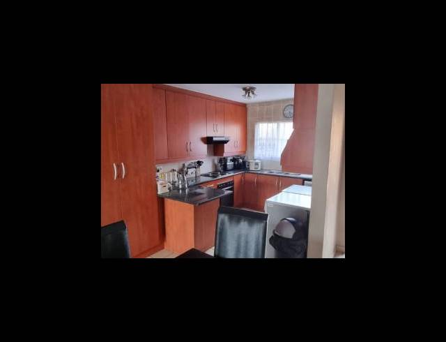 2 BEDROOM TOWNHOUSE FOR SALE IN FLORENTIA